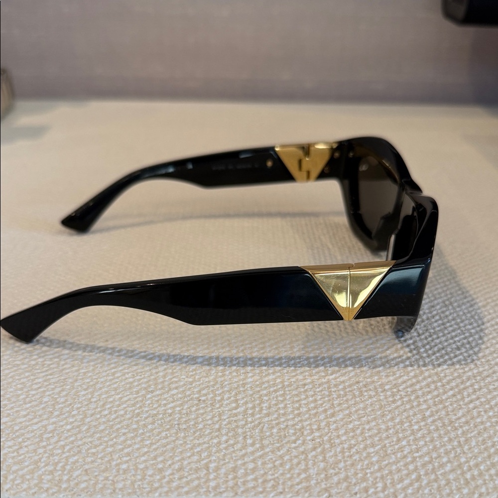 Bottega Veneta Black Sunglasses - Picture 2 of 4